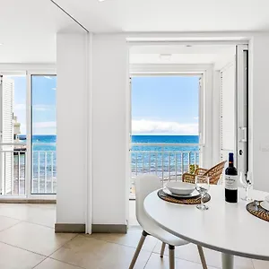 https://charly-blau-el-medano.adeje-hotels.com